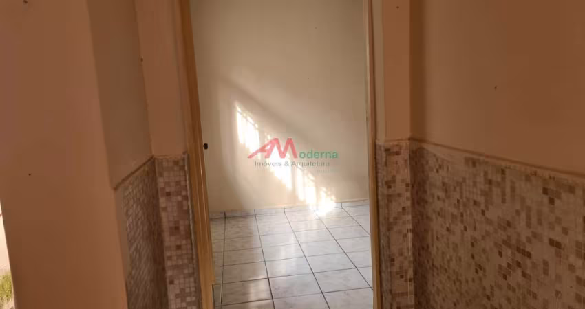 Casa Térrea Antiga com Jardim na Entrada, em Rudge Ramos