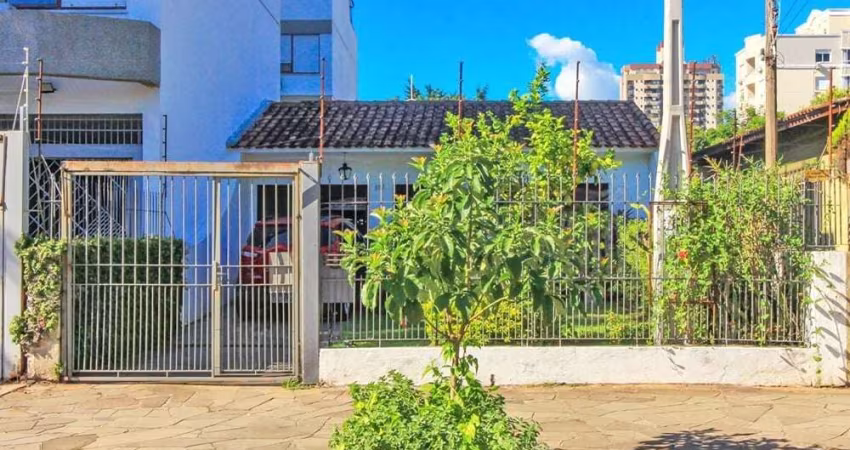 Casa com 3 quartos à venda na Rua Domingos Crescêncio, 867, Santana, Porto Alegre