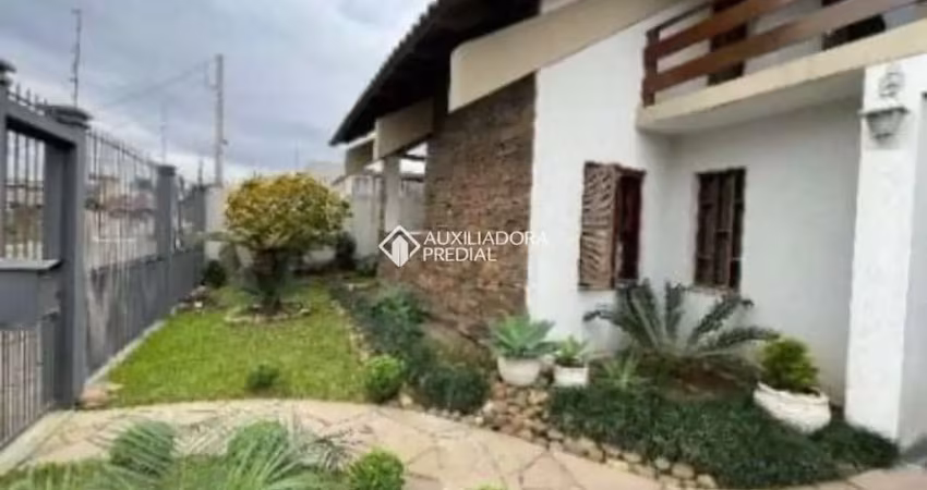 Casa com 3 quartos para alugar na Rua Clóvis Pestana, 108, Vila Imbui, Cachoeirinha