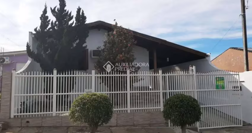 Casa com 2 quartos para alugar na Rua Osório Correia, 345, Vila Parque Brasília, Cachoeirinha