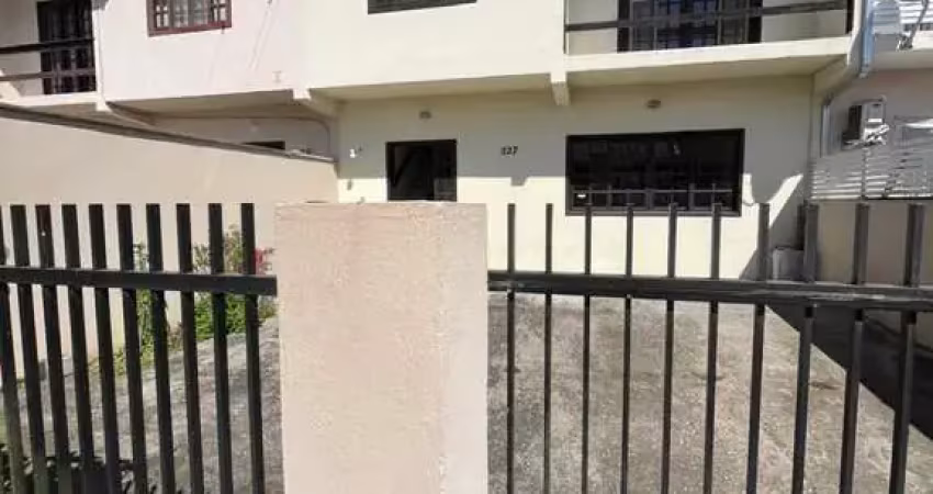 Casa comercial para alugar na Rua Curitiba, 327, Itacolomi, Balneário Piçarras