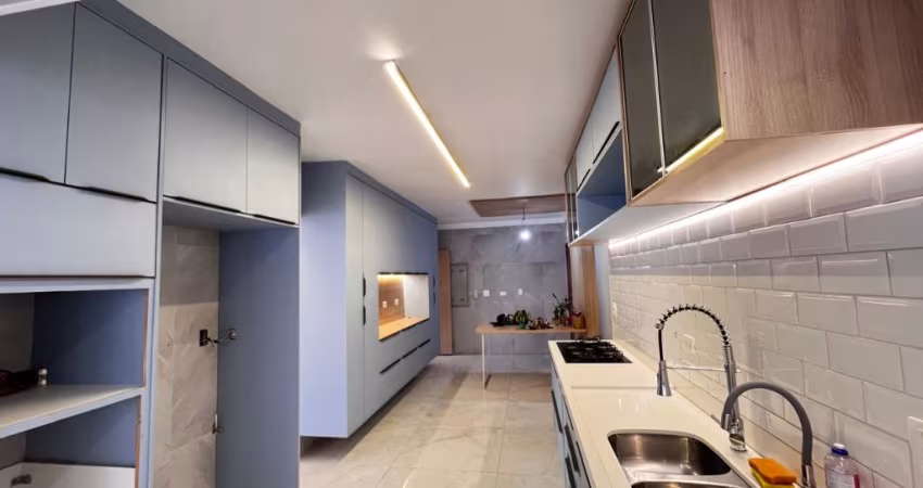 Apartamento de 4 dormitórios 210m²  na Ponta da Praia