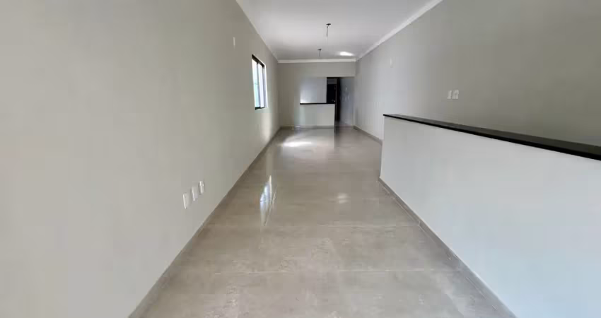 Casa sobreposta de 3 dormitórios 153m² no campo grande 895mil
