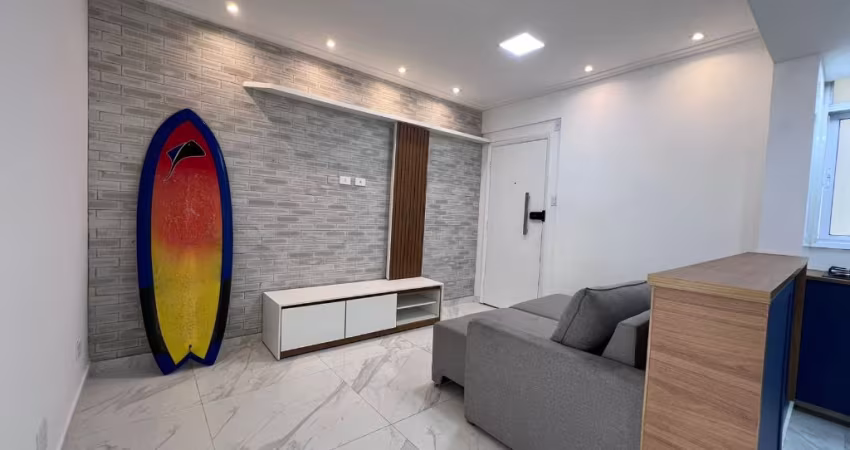 Apartamento de 2 dormitórios 65m² na quadra da Praia na Pompeia 425mil