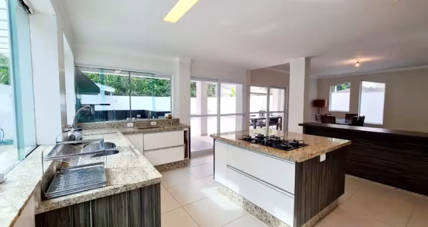 Casa com 5 dormitórios (3 suítes) à venda, 348 m² por R$ 3.900.000
