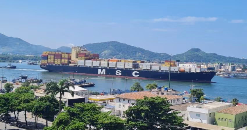 Apartamento de 2 dormitórios 103m² na  Ponta da Praia com Vista Mar
