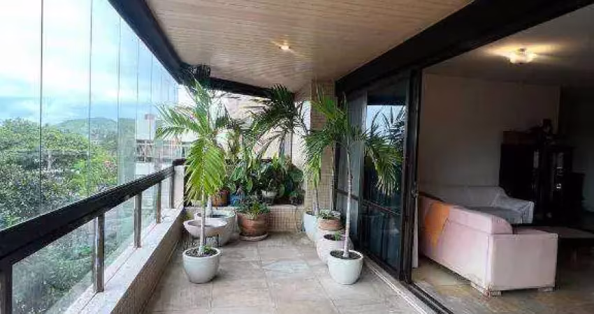 240m² de pura amplitude, com a luz do sol da manhã na Praia do Canto.