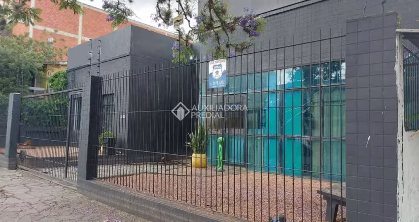 Barracão / Galpão / Depósito à venda na Rua Serro Azul, 1069, Santa Maria Goretti, Porto Alegre
