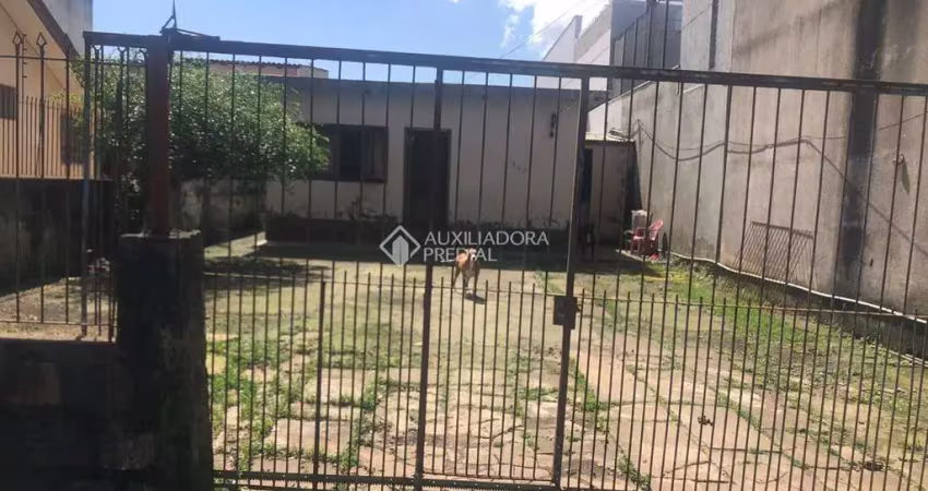 Casa com 4 quartos à venda na Avenida João de Saldanha, 102, Santa Maria Goretti, Porto Alegre