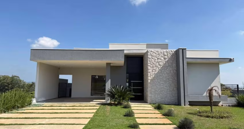 Linda casa a venda no condomínio Ninho Verde - Porangaba/SP.