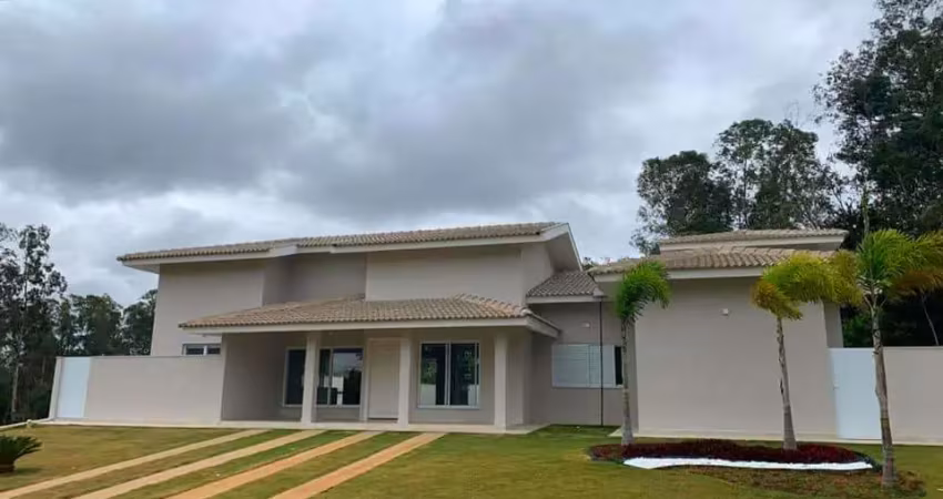 Belíssima casa a venda no condomínio santa barbara resort residence - águas de santa barbara/sp.