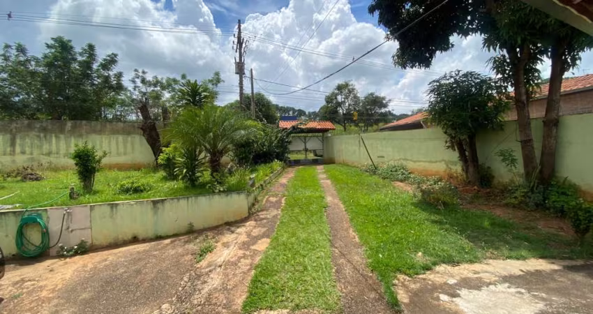 Chácara á venda c/ 03 dormitórios, Recanto Maravilha - Ao lado da Rodovia Castelo Branco