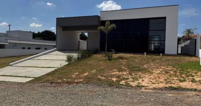 Casa Térrea com 3 Quartos à Venda no Ninho Verde I – 164 m² – R$ 680.000