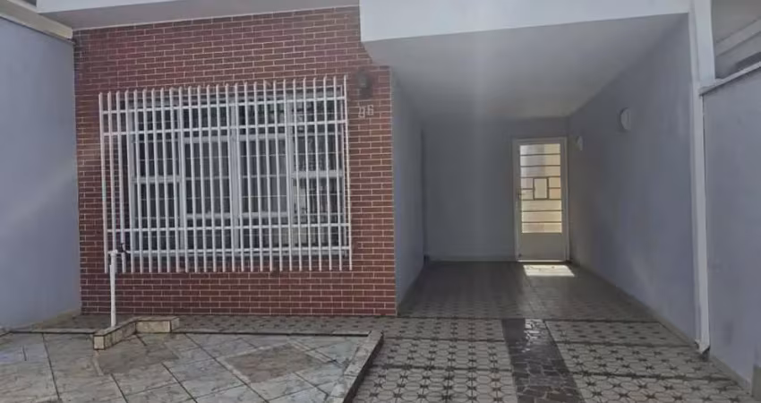 Vendo casa no centro de tatuí à venda – 2 dormitórios, edícula e garagem