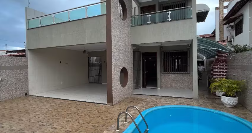 Casa duplex maravilhosa!!!! Muito nova e super  bem feita.