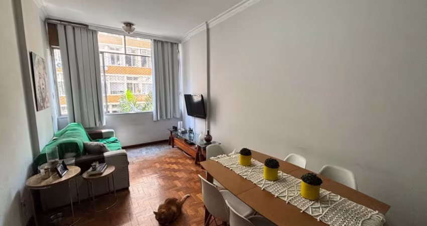 FLAMENGO, ANDAR MÉDIO, 3 QUARTOS.