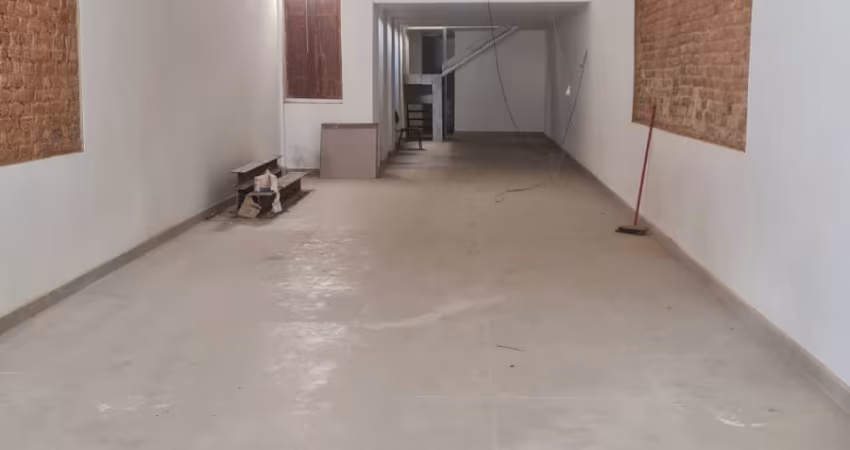 Lojão de 300m² na 28 Boulevard Setembro - Vila Isabel.