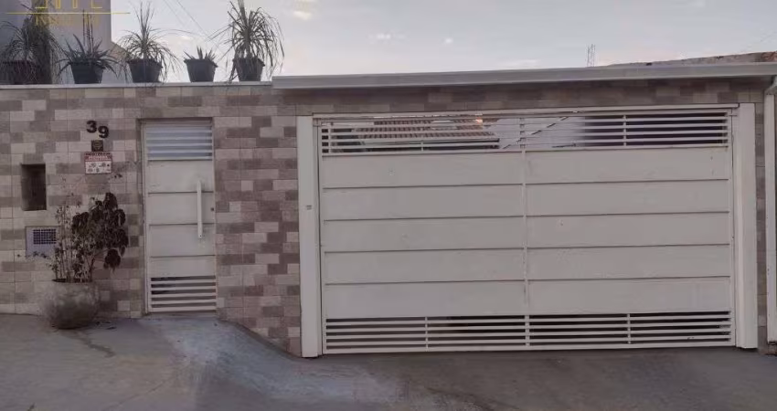 Casa à venda com 2 Dormitórios, Suíte e Piscina