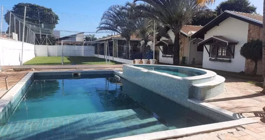 VENDE-SE BELÍSSIMA CASA NO CONDOMÍNIO RESIDENCIAL HARAS SÃO LUÍS – SALTO/SP.
