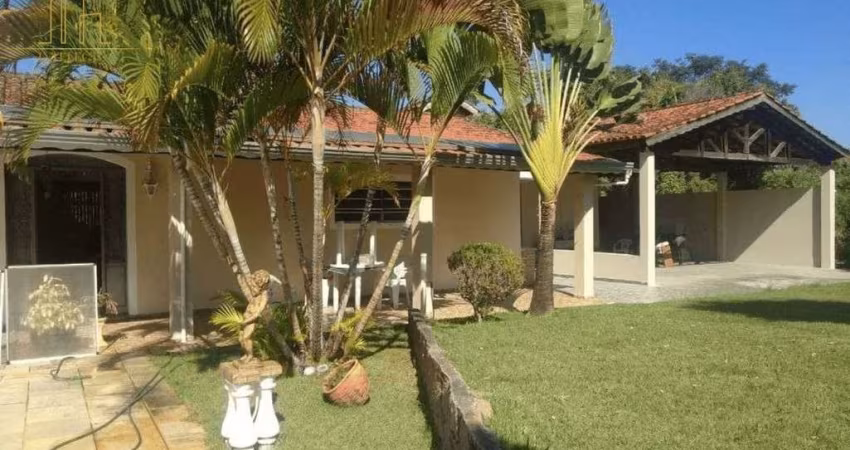 Chácara à venda no Condomínio Fechado Village Haras São Luiz com 3 quartos!