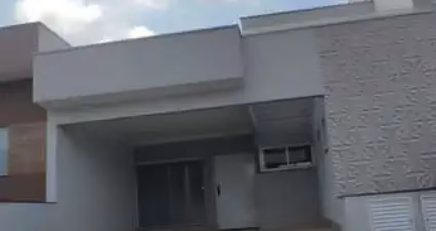Vende-se esta linda casa no condomínio village moutonée!