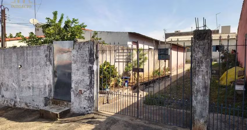 O imóvel possui 3 construções independentes, para renda extra ou investidor:
