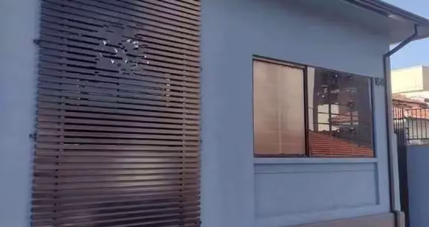 Casa comercial no centro de salto com 2 suítes e galpão