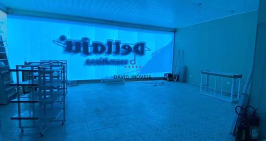 Prédio com180 m² no térreo e 180 m² no primeiro piso, 04 banheiros, escritório