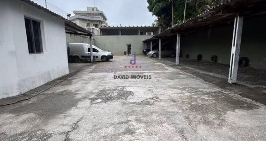 Área para locação no Centro com 625m² total e 150m² construídos