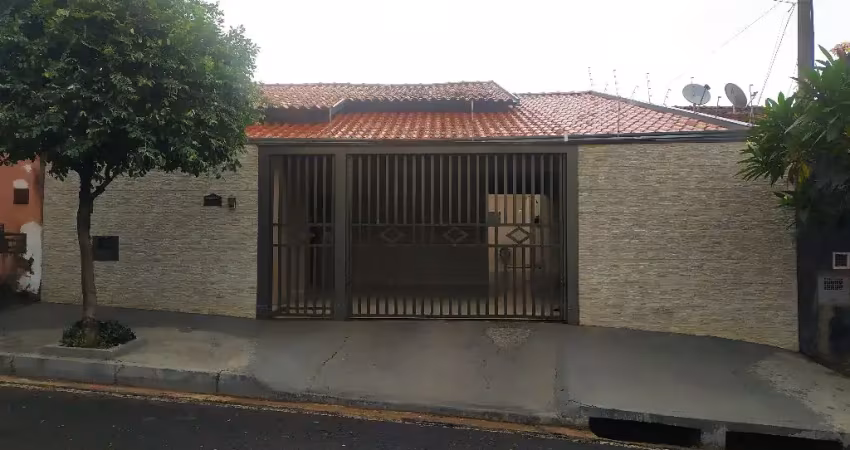 Linda casa no Residencial Machado, rica em armários, ótima localização, ao lado do Condomínio Amazônas, próximo a Av. Danilo Galeazzi e ao Linhão.