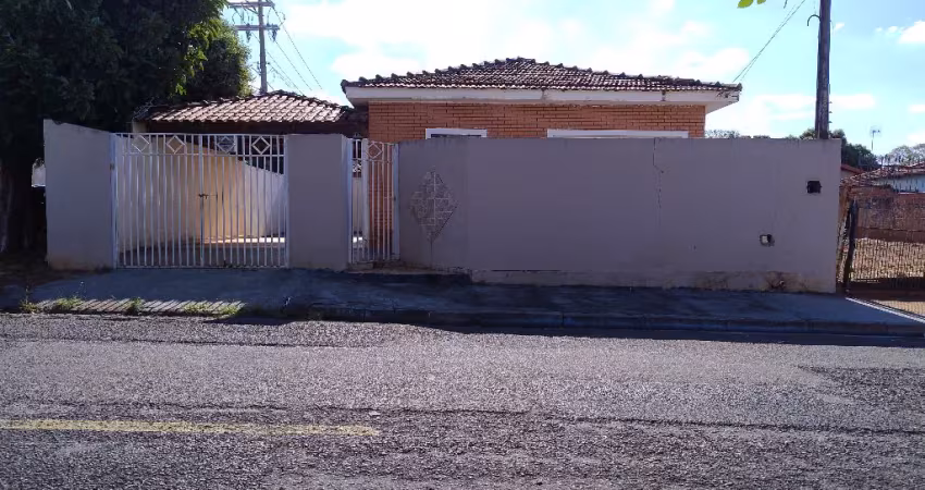Casa residencial no Jardim Conceição, bairro bem localizado, ao da Avenida Philadelpho, próximo ao Max Atacadista, fácil acesso, a 5 minutos do Centro.