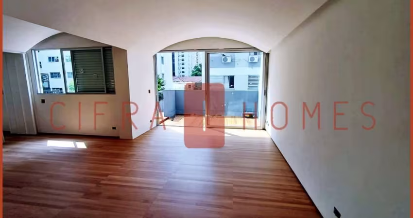 Apartamento à venda todo reformado, 2 dormitórios, 1 suíte, 1 vaga de garagem, localização privileg