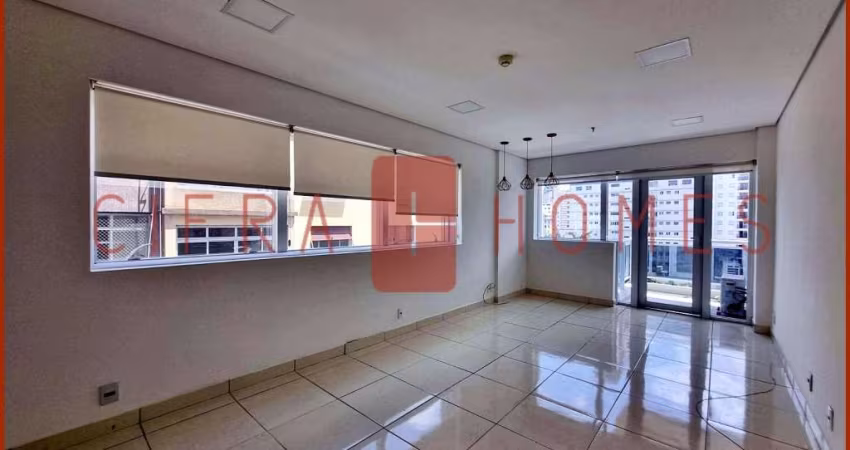 Sala à venda iluminada e muito agradável, com sacada, 1 banheiro, copa, no melhor do Jardim Paulist
