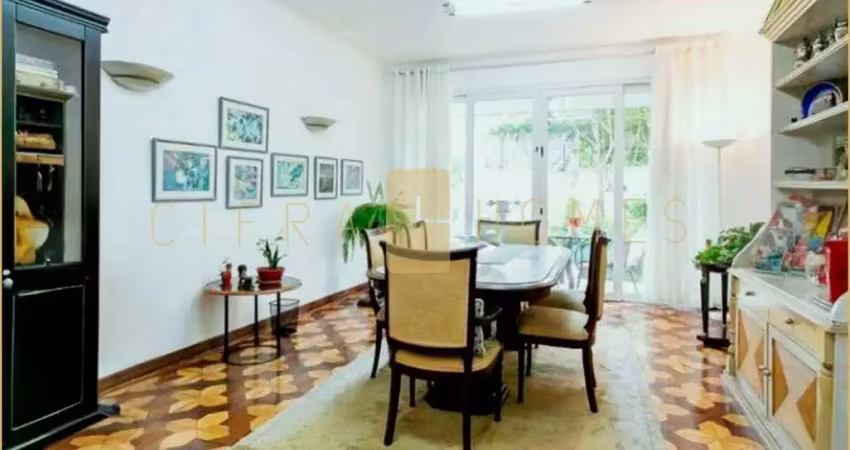 Casa Espaçosa prox. ao Pq. Ibirapuera, 3 Dormitórios, Escritório com Terraço e 4 Vagas