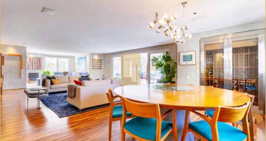 Luxuoso Apartamento de 278m² com 3 Suítes, Varanda Ampla e 3 vagas.