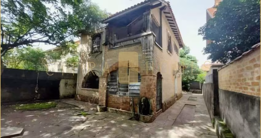 Casa à venda, para reforma, 480 m² total, 1 quadra do Pq Ibirapuera, Jd Paulista
