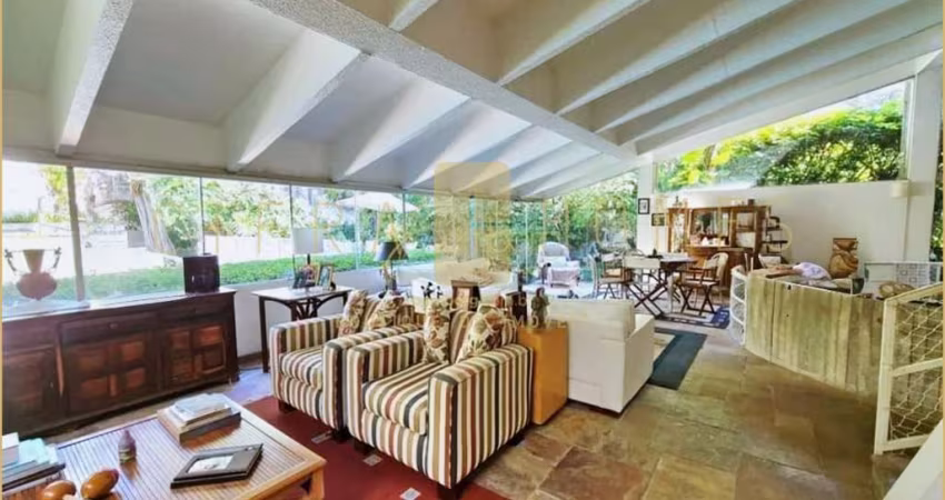 Casa espetacular à venda, com 350 m², 4 dorm (2 suítes), piscina, no Morumbi