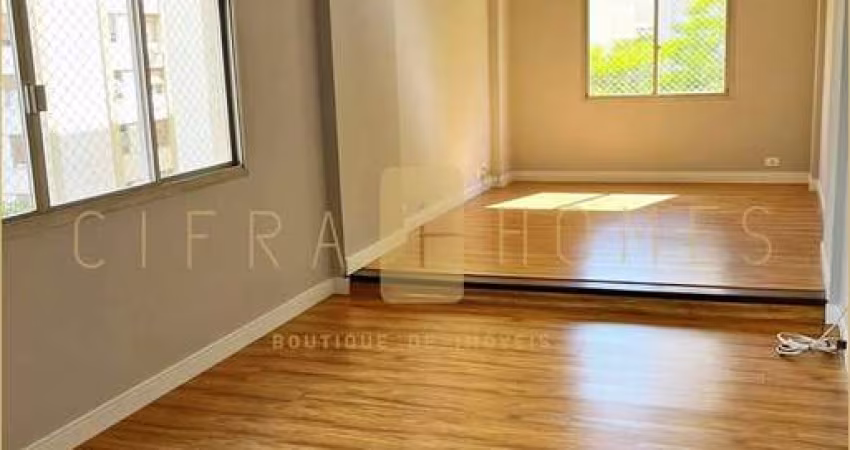 Amplo apartamento com 4 dormitórios, suíte, sala iluminada e 2 vagas em ótima localização.