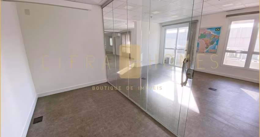 Conjunto comercial de 183m² com salas, copa, varandas e 4 vagas próximo ao metrô.