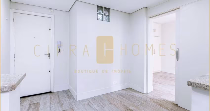 Apartamento reformado para locação, de 35m², 1 dormitório amplo, vaga e ótima localização.