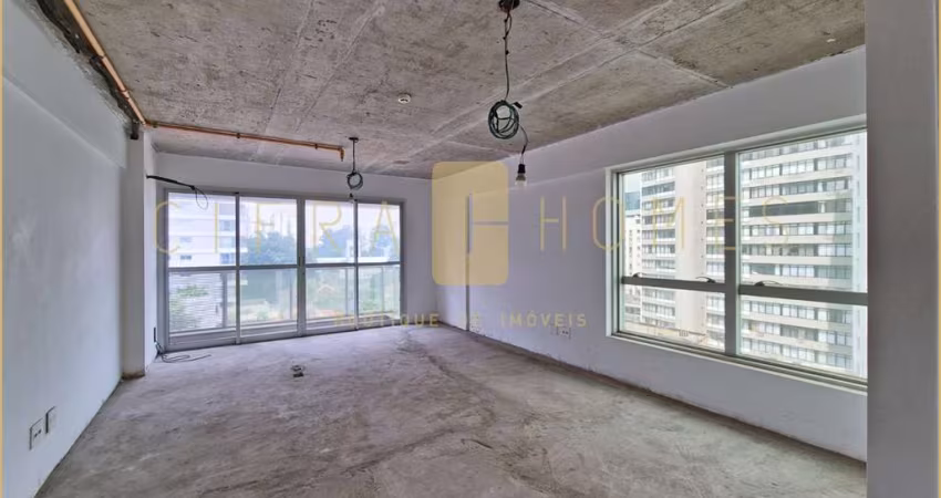 Sala comercial com 37 m² à venda, com sacada, vista livre, banheiro e excelente iluminação natural
