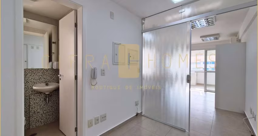 ​Conjunto Comercial de 34 m² com 3 Salas, 2 Banheiros e Ar Condicionado, excelente localização.