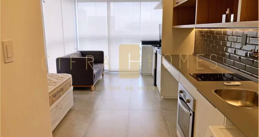 Studio mobiliado e aconchegante, com 27m², bem iluminado e decorado em bairro nobre de São Paulo.
