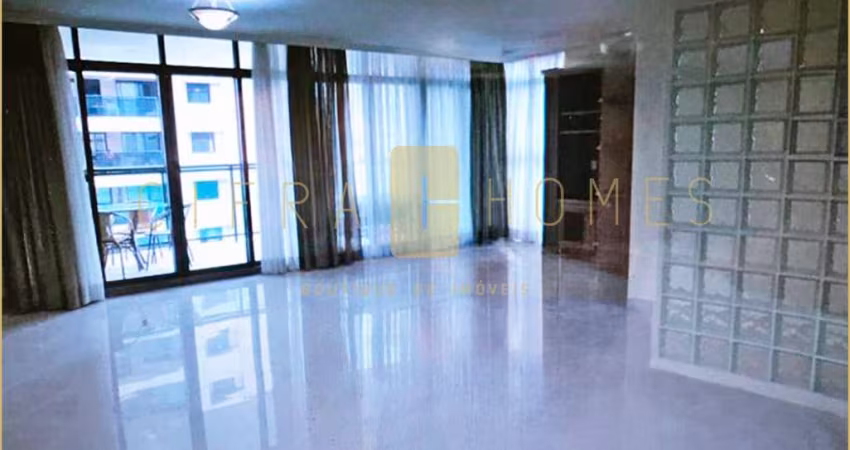 Apartamento com 3 dormitórios, 2 suítes com hidro, varanda e 3 vagas no Paraíso