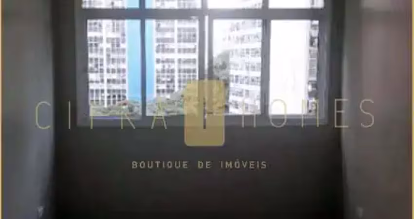 Apartamento modernizado no 8º andar com vista privilegiada na avenida paulista