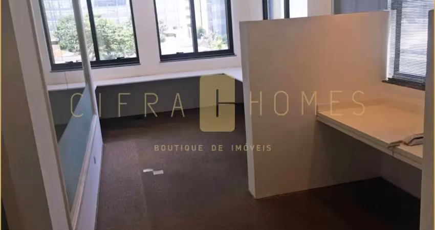 Sala à venda com 60m², 2 Banheiros, Vaga e Ar Condicionado Central, à 200m da Faria Lima