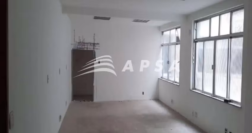 Conjunto de 3 salas comercial com carência de 06 meses sobre o valor do aluguel, ótima localização n