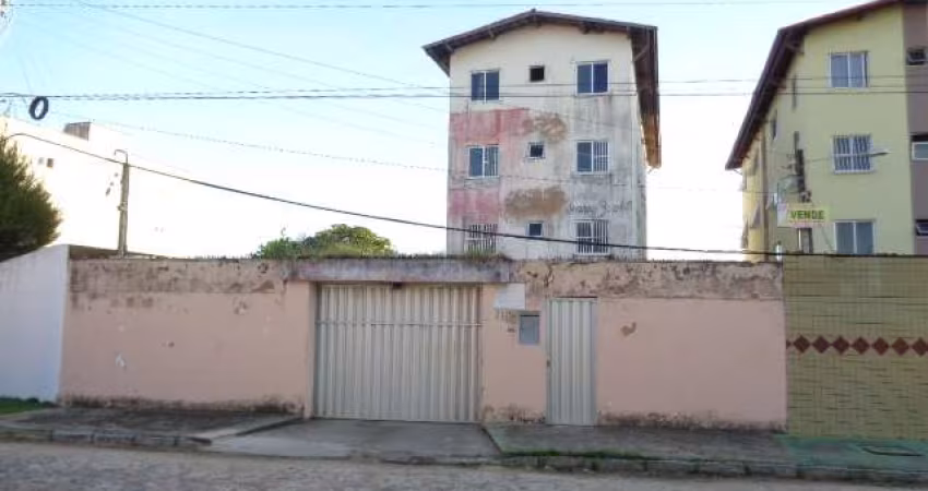 ALUGA - SE APARTAMENTO COM 02 DORMITORIOS SENDO 01 SUITE, COM VAGA, COZINHA, AREA DE SERVIÇO.