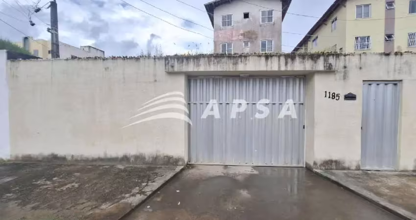 Aluga - se apartamento com 02 dormitorios sendo 01 suite, com vaga, cozinha, area de serviço. prédio