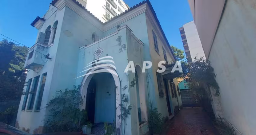 ÓTIMA OPORTUNIDADE DE NEGÓCIO, CASARÃO COM 300M2 NA RUA DO BISPO. TÉRREO  ESPAÇO PARA ESTACIONAMENTO